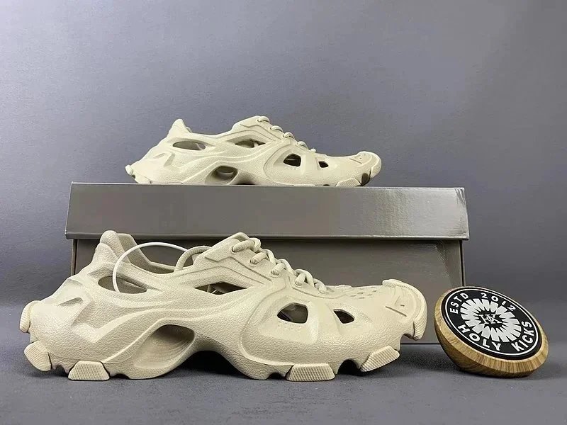 HOLY MCIS 5th Anniversary Cream Color Chunky Sneakers
